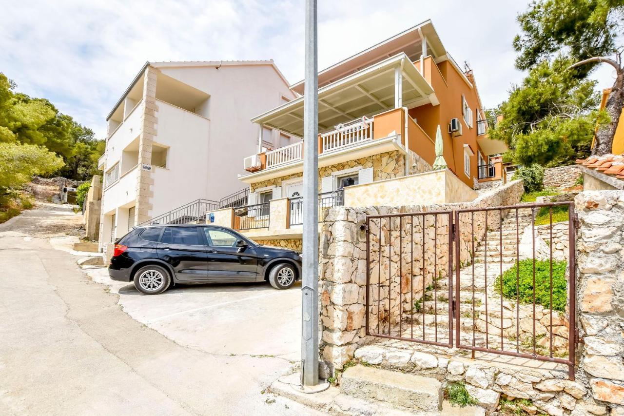 Apartments Ive I Maja Ражань Екстер'єр фото